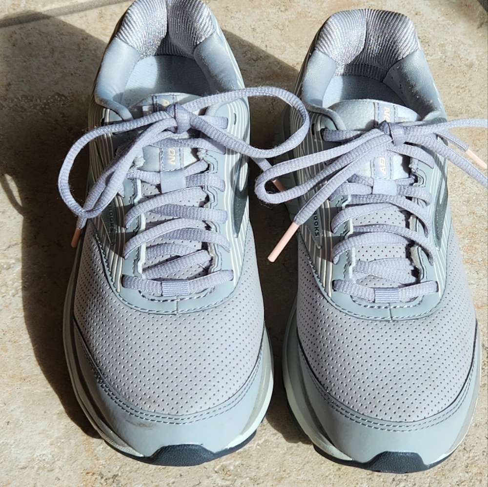 Brooks Addiction Walker Sneakers Gray Sz 8.5 EUC
